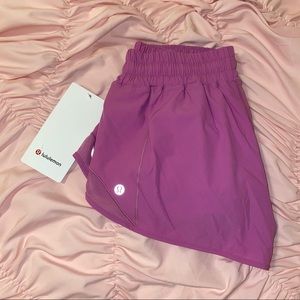 Lululemon Hotty Hot 2.5” Shorts - Magenta Glow